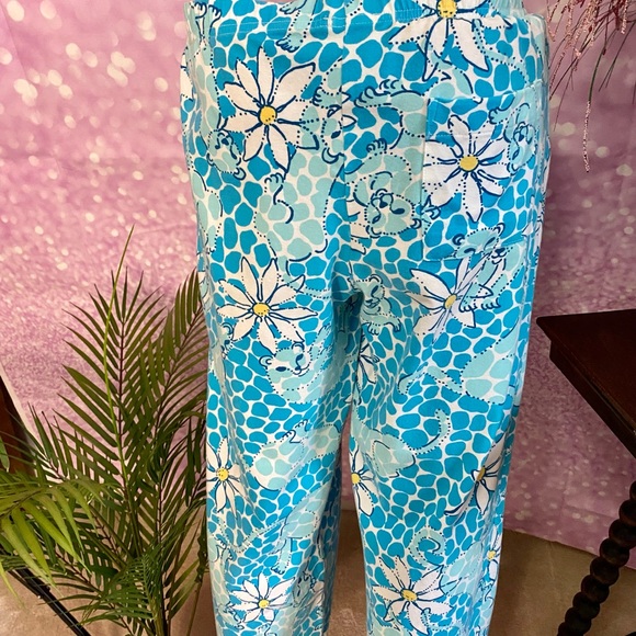 Lilly Pulitzer capris, cute print, summer ready - Picture 8 of 13